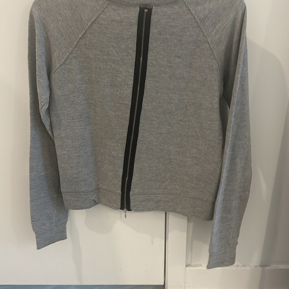 Flower cropped sweater with zip on the back - Picture 2 of 3